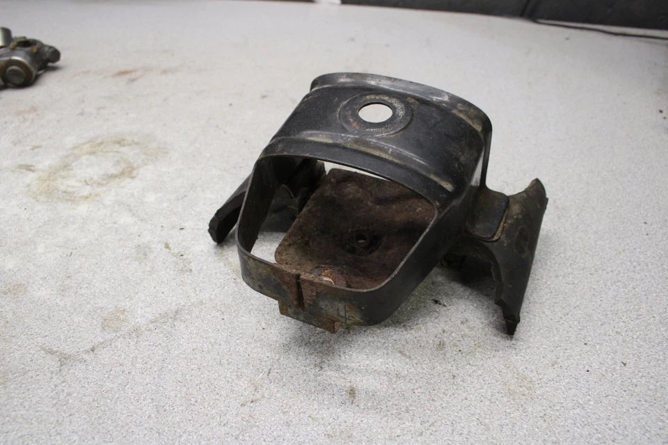 1972 Yamaha R5C 350 REAR GAS TANK MOUNT BRACKET U7-2907.KN - Image 2 of 4