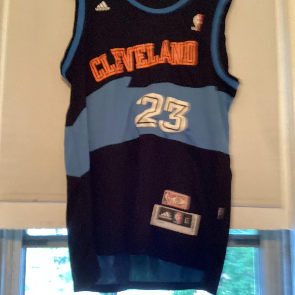 Preços baixos em Cleveland Cavaliers LeBron James NBA Camisas