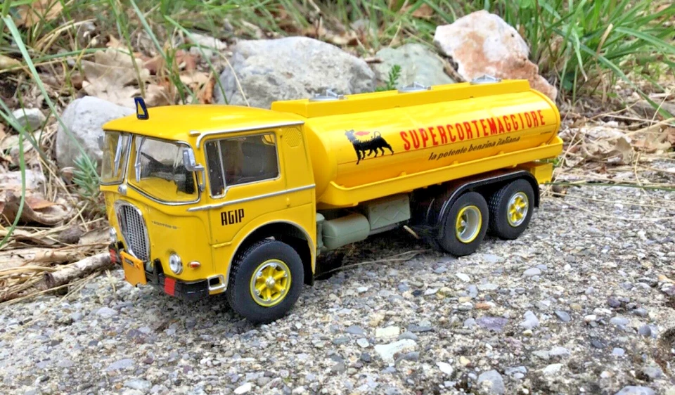 Camion d'Epoca AGIP Lancia Esatau Cisterna Carburante SUPERCORTEMAGGIORE 1/43 - Immagine 3 di 4