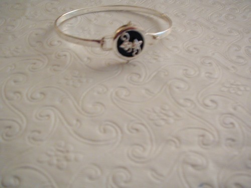 VINTAGE SCORPIO ZODIAC SIGN SILVERTONE BANGLE BRACELET - Picture 2 of 4