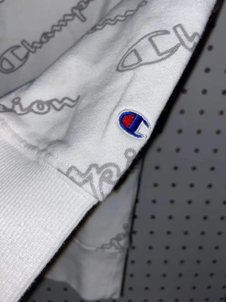 Sudadera Chapion Niñas Talla Mediana Blanca Con Logo Gris Foto 3 de 4