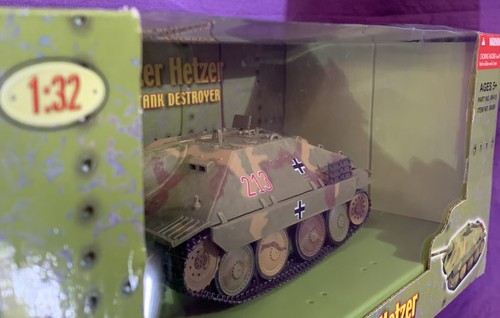 2008 21st Century Toys - 1:32 Jagdpanzer Hetzer - WWII German Tank Destroyer - Picture 7 of 7