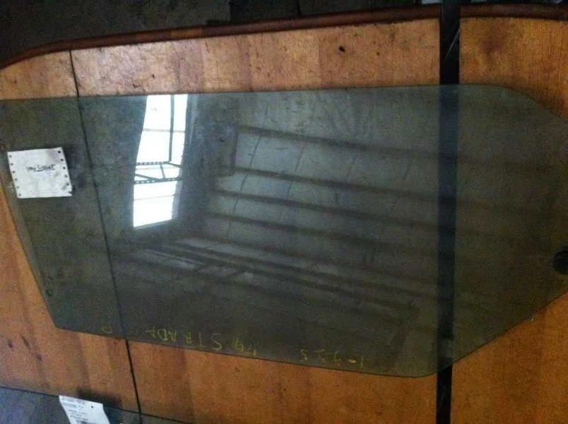 Cuarto de cristal plegable móvil pasajero derecho Fiat Strada 79-82 Foto 3 de 4