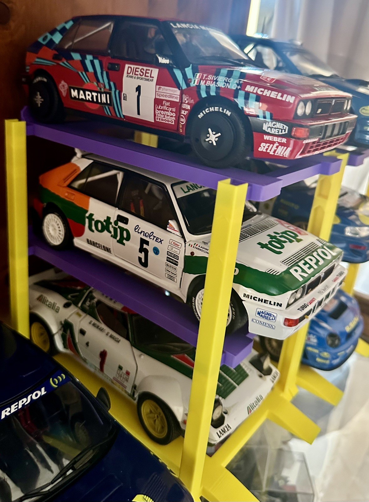 Ponte espositore per 3 auto in miniatura scala 1:18 foto 5