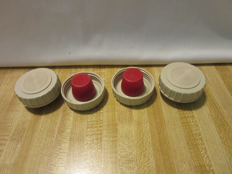 4 VINTAGE TAN REPLACEMENT THERMOS PLASTIC STOPPERS #722