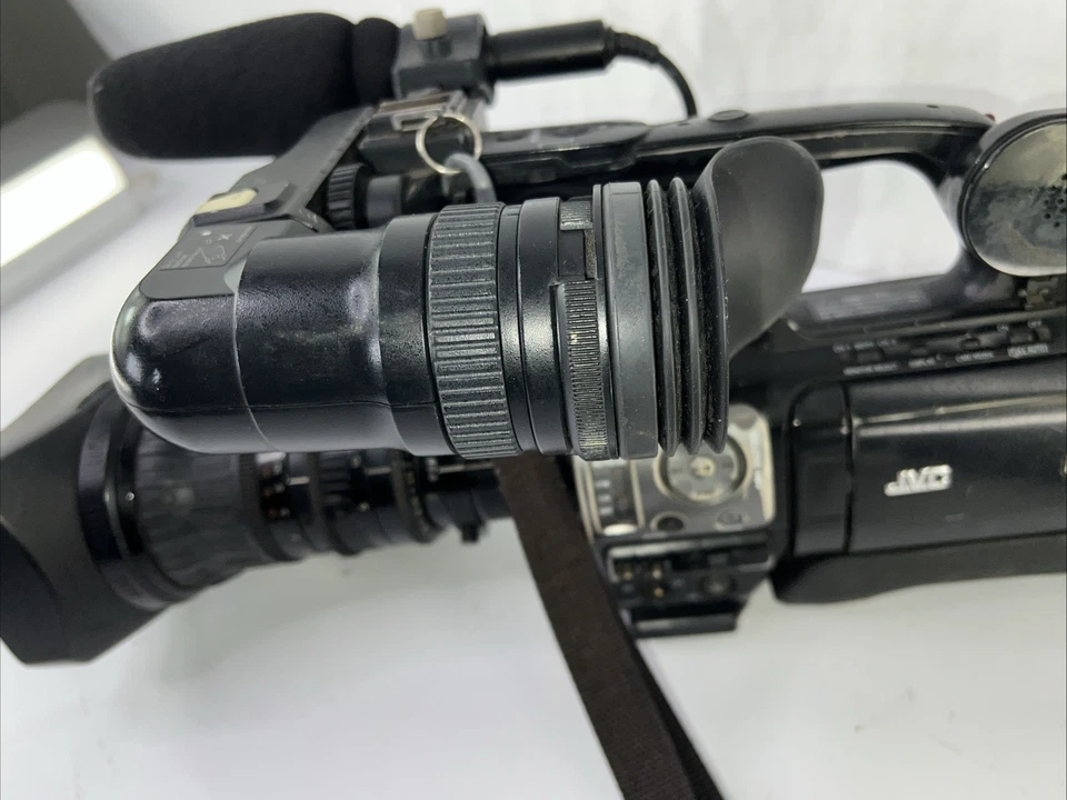 JVC GY-HM700CHU PRO-HD VIDEO CAMCORDER W/FUJINON TH17X5BRMU LENS FOR PARTS ONLY! - Image 4 of 4