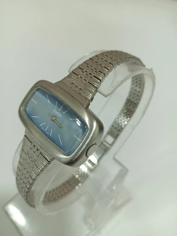 Reloj Zodiac vintage para dama nuevo de colección hecho en Suiza esfera azul caja plateada años 70 raro Foto 2 de 4