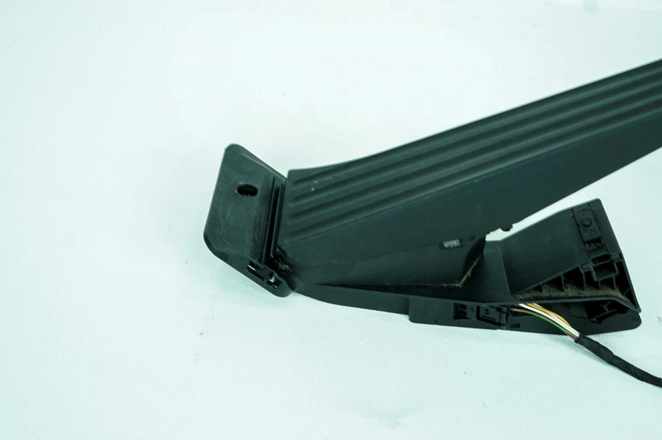 09-15 BMW 750i xDrive OEM Fuel Gas Accelerator Throttle Pedal 35406889822 5112 - Image 4 of 4