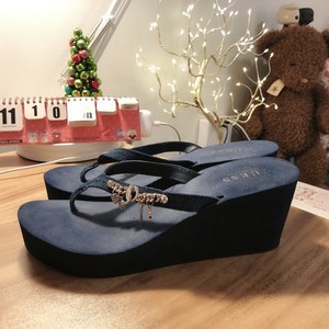 guess rose gold flip flops