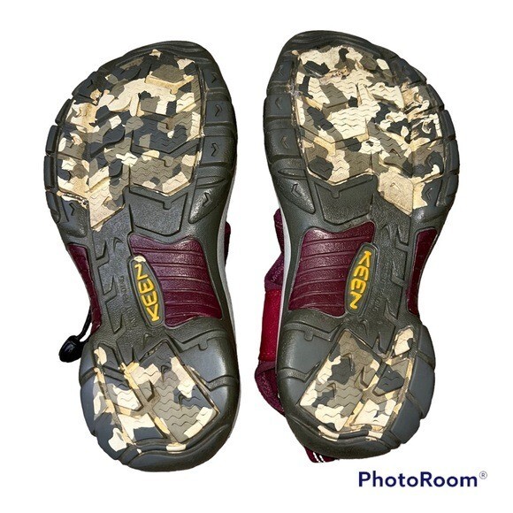Keen Newport H2 Sandals Burgundy Red Size 7.5 | eBay display picture 1