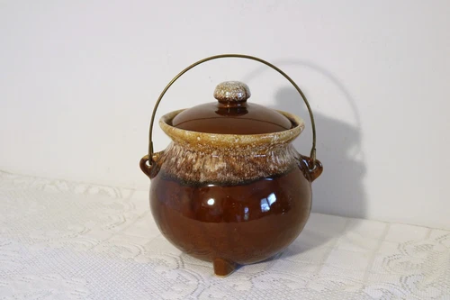 MCCOY NELSON USA BROWN DRIP Footed Bean Pot w/ Lid Wire Metal Bail Handle