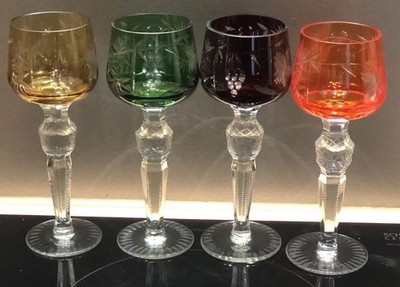 Vintage-Set aus farbigen Kristallgläsern des Herstellers  Serie Traube.