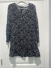 LOFT Size 6 Black/White Heart V-Neck Long Sleeve Button Fit & Flare