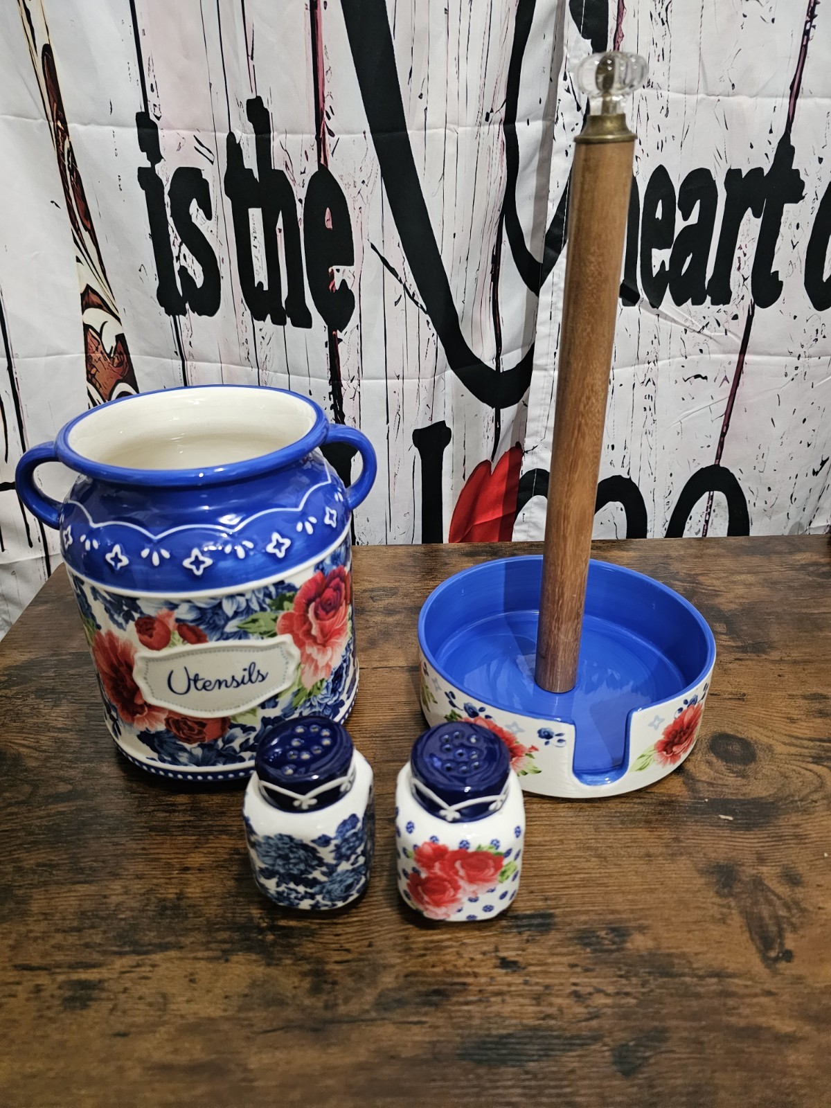 Pioneer Woman Heritage Floral Kit. Set SALT AND PEPER, UTENSILS, AND PAPER TOWEL