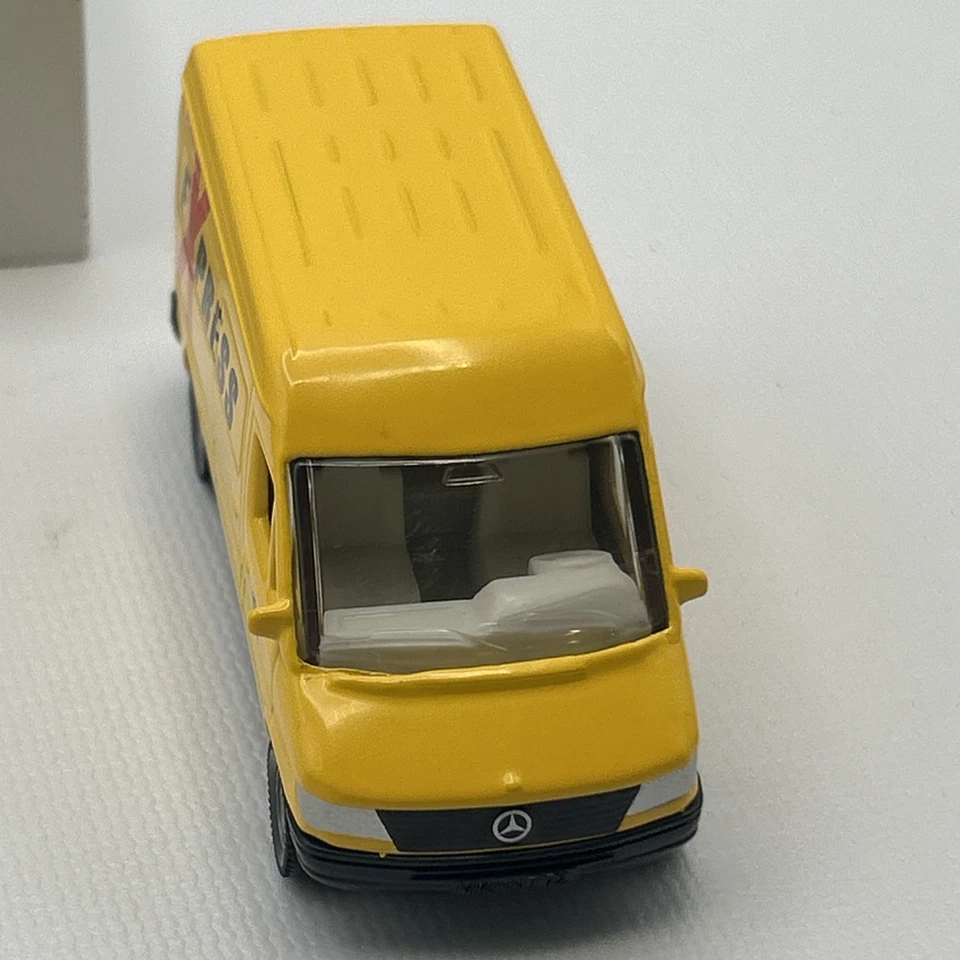 Furgoneta SIKU 1990 Mercedes Benz T1N Sprinter 1ª generación amarilla POST EXPRESS ESCALA 1:55 Foto 2 de 4