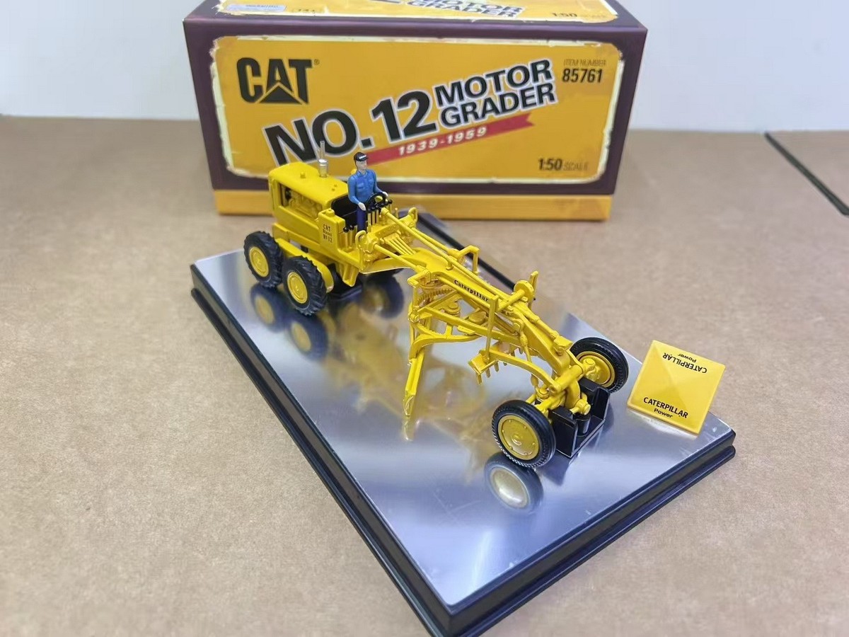Diecast Masters 1/50 Scale CAT NO.12 Motor Grader Diecast Model