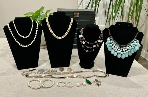 Vintage Costume Jewelry Lot of 17 pcs Necklaces Earrings Pins Rings #1