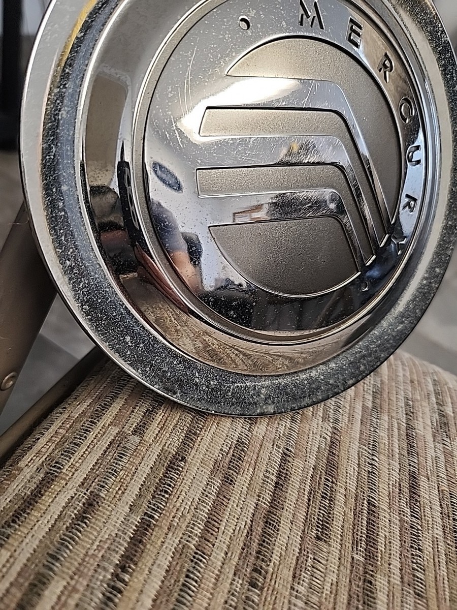 1) 2004- 2008 Mercury Grand Marquis chrome wheel Center Cap