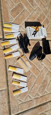 ACCESSORIES ALTO SAXOPHONE/ACCESSORIES ALTO SAX: 12 REEDS, MOUTHPIECE COMPLETE PICKUP