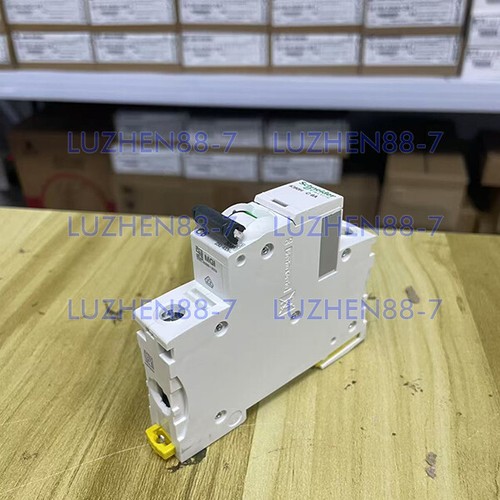 Interruttore Miniatura Nuovo Sigillato Schneider A9F84106 Elettrico Spedizione Gratuita - Foto 4 di 5