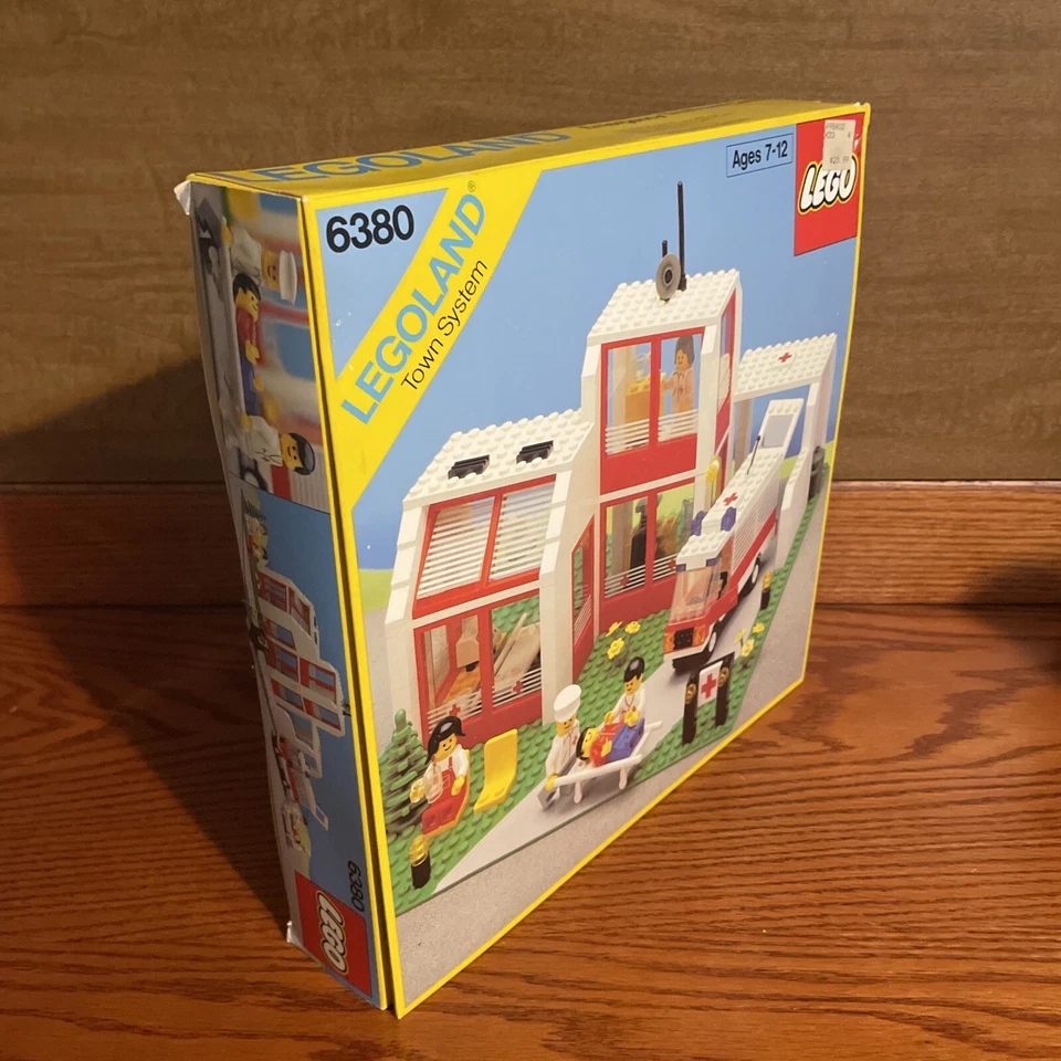 LEGO Legoland Town System Emergency Treatment Center 6380 / Brand New READ DESC - Image 3 of 4