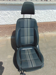 VW Sharan 7N II Fahrersitz Sitz vorne links Teilleder Stoff Sitzheizung 2012