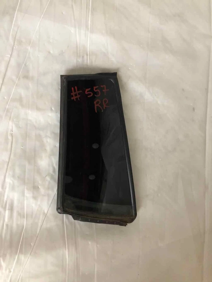 Nissan Leaf 2011-2012 hatchback ventilación trasera ventana de vidrio lado derecho del pasajero Foto 3 de 4