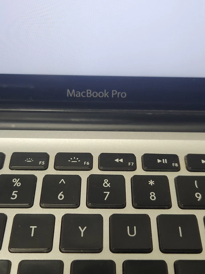 Apple MacBook Pro 13" finales de 2011 Core i5 2,4 GHz 500 GB HDD 4 GB RAM (A1278) -... Foto 2 de 4