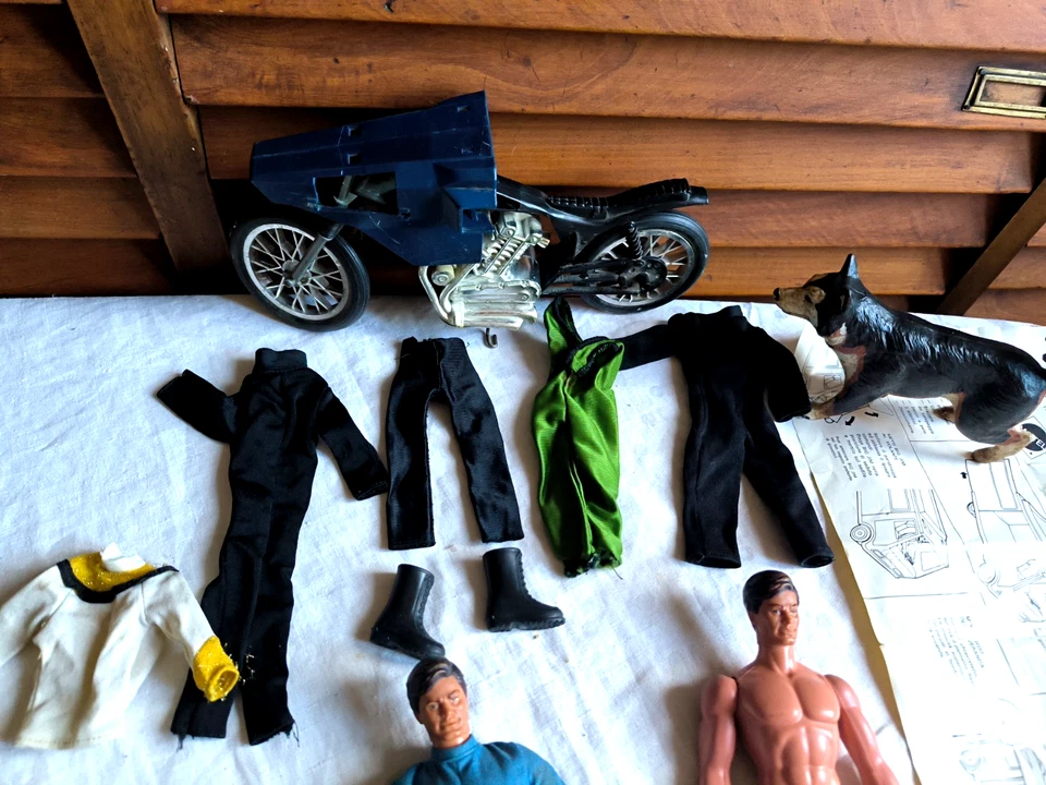 LOTTO 2 BIG JIM COMMANDER + VESTITI+ ACCESSORI  - Immagine 3 di 4