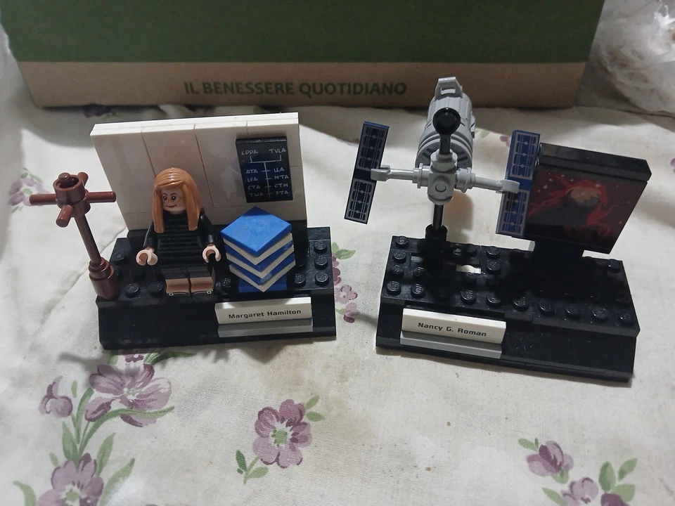 LEGO Ideas 21312 Women of NASA, foto 1 di 2