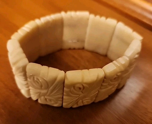 OFF WHITE Bracciale vintage intagliato a mano (osso o plastica) bianco sporco si estende 6" più