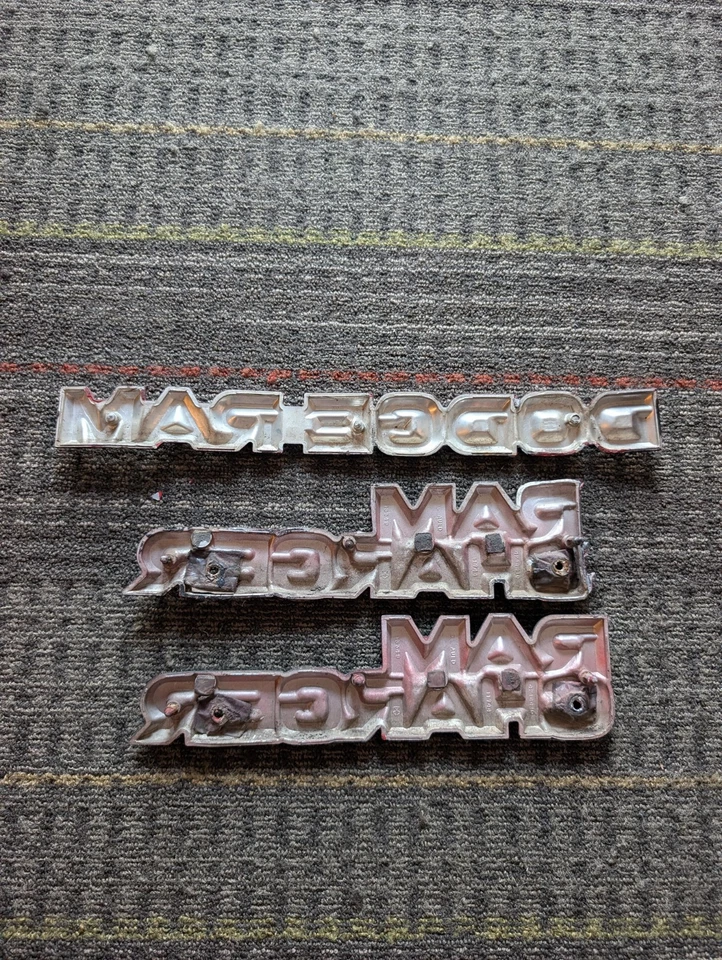 🔥1986 Dodge Ramcharger OEM Fender Badges & Rear Emblem – Set of 3🔥 RARE - Image 4 of 4
