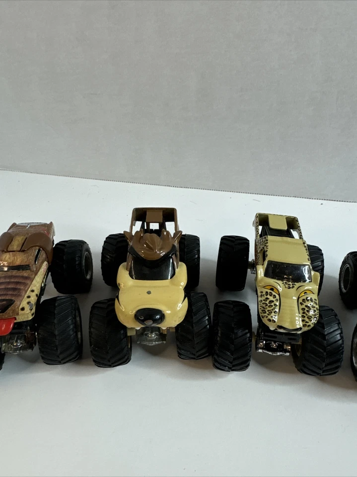 Hotwheels Bigfoot Truck monstro escala 1/64 Lote de 8 Scooby Dogs Taz Prime Evil - Imagem 3 de 4