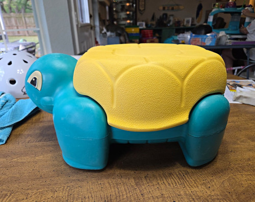 Vintage Rubbermaid Turtle Step Stool Storage Bathroom Green & Yellow