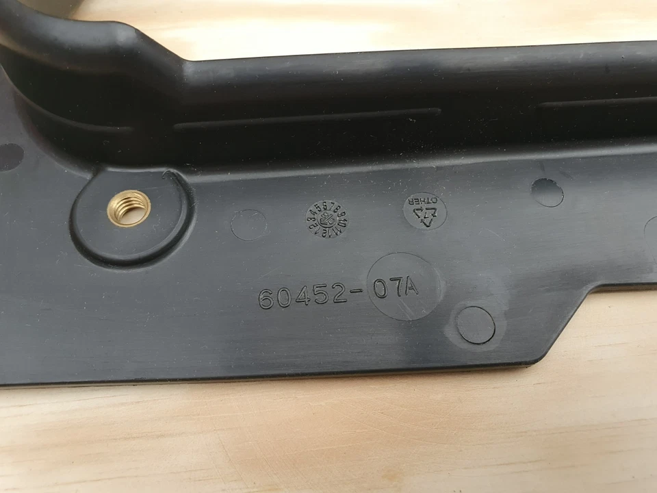 Defletor de detritos de correia traseira Softail fabricante de equipamento original Harley Davidson 60362-00 2001-2006 - Imagem 2 de 4