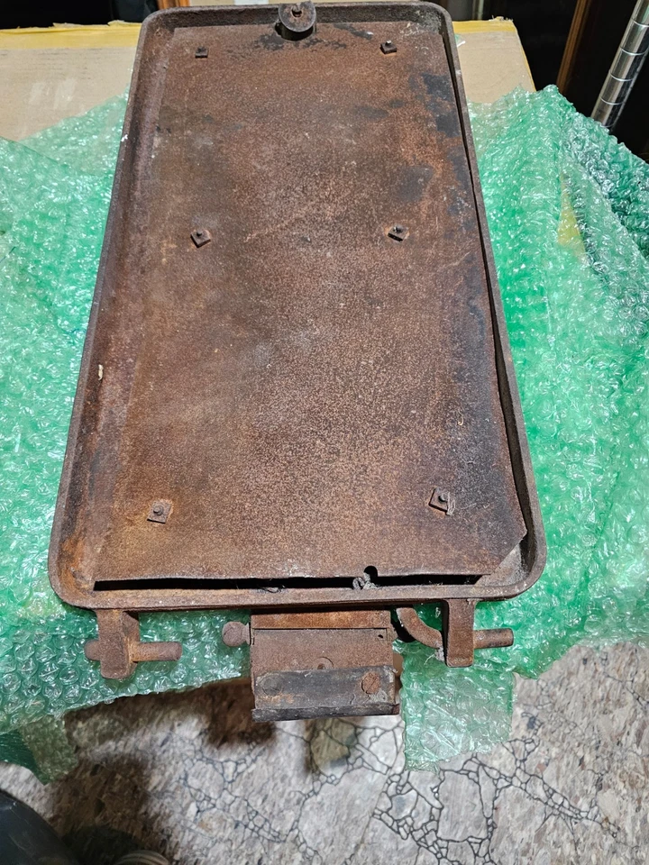 Bulldog Boiler Door # 227 From Tidewater Engineering Patent Canada Sept 20, 1921 - Image 3 of 3