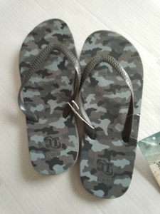 boys flip flops size 2