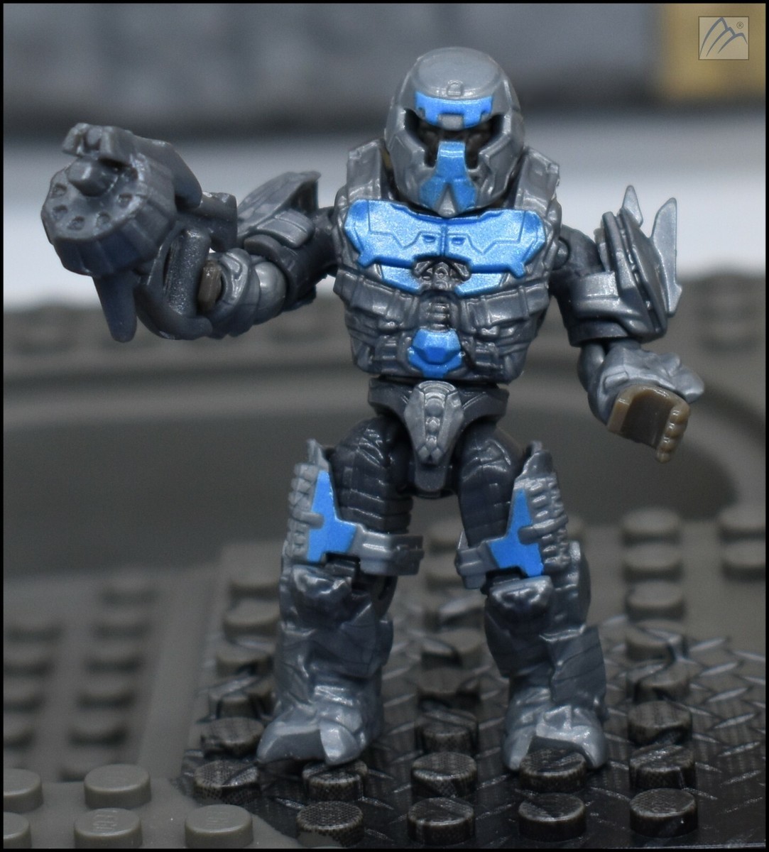 HALO MEGA BLOKS BLUE COVENANT BANISHED BRUTE W/ MAULER MINI FIGURE