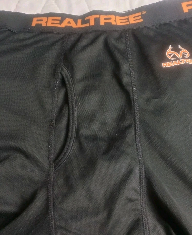 Parte inferior de capa base grande RealTree para hombre mosca abierta negra con logotipo naranja  Foto 3 de 4