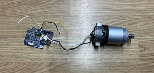 Bürstenwalzenmotor + Leiterplatte = Shark IZ320uk PowerFins Staubsauger