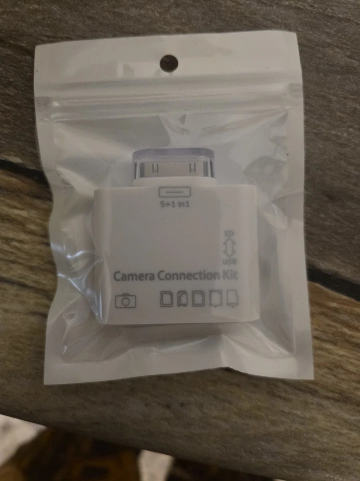  5-in-1 Card Reader for Apple iPad, iPad 2 & New iPad  - Image 2 of 3