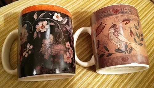 2 Lang & Wise Collector Mugs Primitives Cups 2001 American Heart Very fine Grape