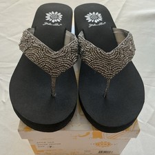 Yellow Box Lilo Pewter Size 7 Flip Flops NIB