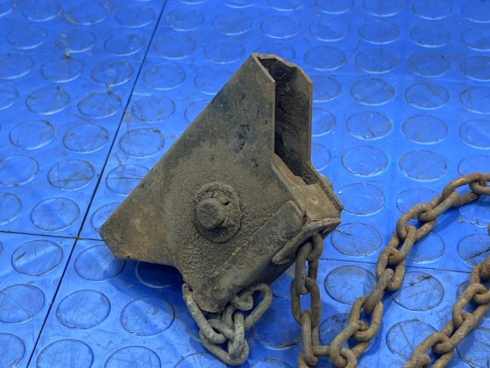 Nissan Titan 2004-2008 soporte de polipasto de suspensión de neumáticos de repuesto genuino OEM 57210-7S000 Foto 2 de 4