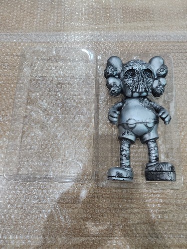 Kaws Pushead Companion Vinyl (Silver) - Picture 4 of 11