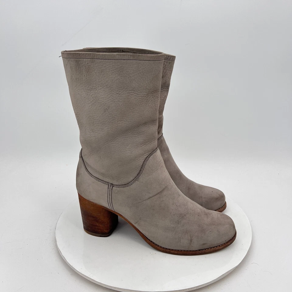 Bota Feminina Frye Addie Tamanho 8.5B 3476623 Couro Cinza Nobuck Salto Médio Bezerro Zíper - Imagem 4 de 4