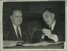 1941 Press Photo Dr Melville F Peters US Bureau of Standards & Sen BC Clark