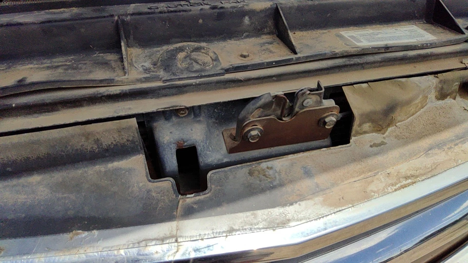 1996-2000 Silverado 2500 conjunto de trava de capô com suporte fabricante de equipamento original - Imagem 2 de 4