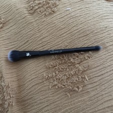 Base y cepillo corrector Lacome