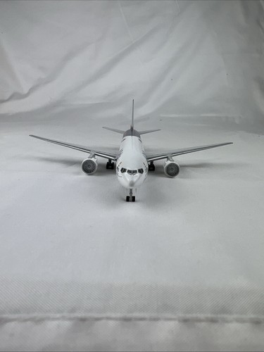 Gemini Jets 1/400 Delta Airlines B777-200 Salt Lake 2002 355-7416 - Picture 12 of 15